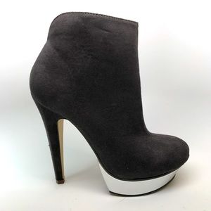 ✨ FREE gift 🎁!  NEW Grey Faux Suede Michael Antonio Ankle Boots